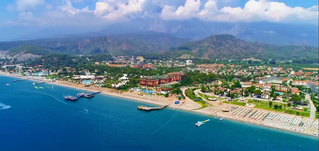 Paraşüt Teknesi Yüzen Turistin Üstünden Geçti 5